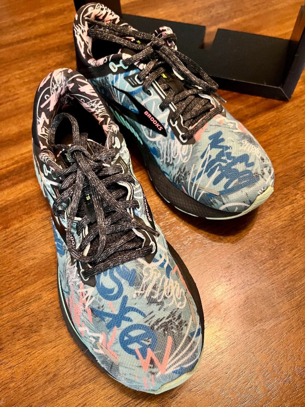 Women's Brooks Adrenaline GTS 22 "Flamingo Tropical Yucca" Print Size 9.5